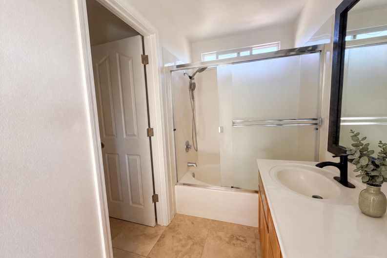 Photo 17 of 21 of 2520 Meadowgate Dr, Riverbank, CA