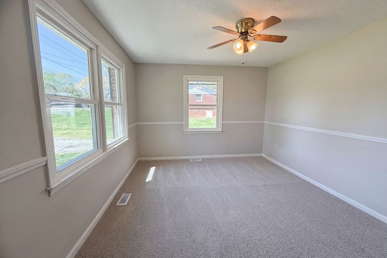 Photo 3 of 17 of 4402 Ginger Dr, Gastonia, NC