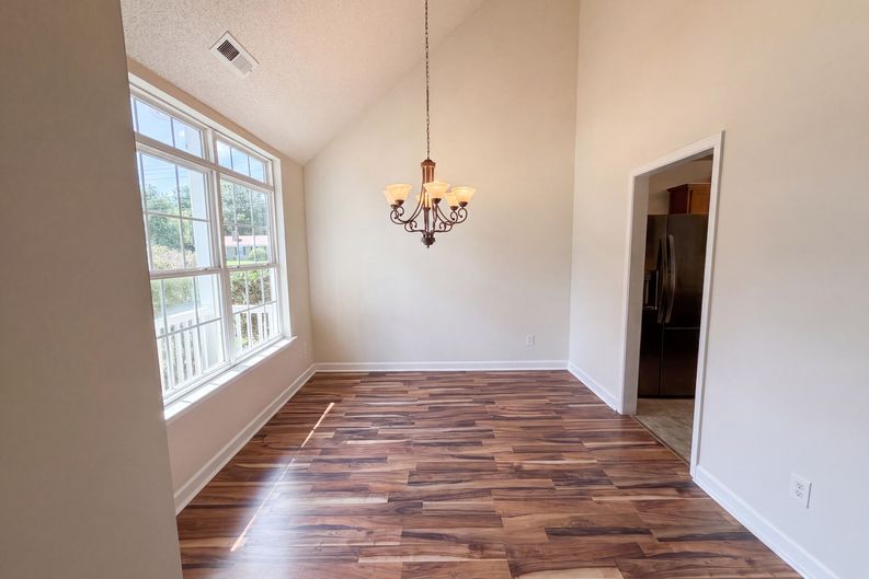Photo 6 of 20 of 9244 Simonton Dr, Charlotte, NC
