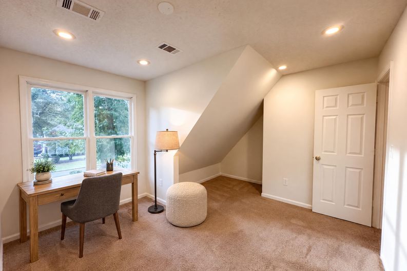 Photo 16 of 23 of 1012 Crown Corners Dr, McDonough, GA