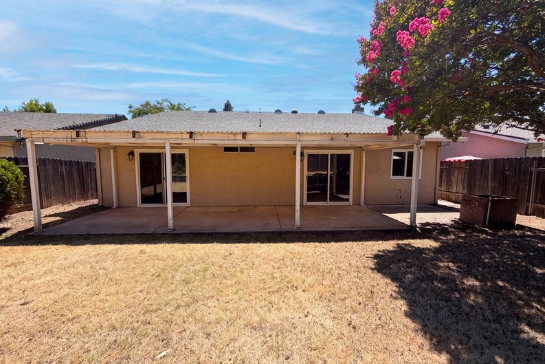 Photo 5 of 29 of 7431 Garden Gate Dr, Citrus Heights, CA