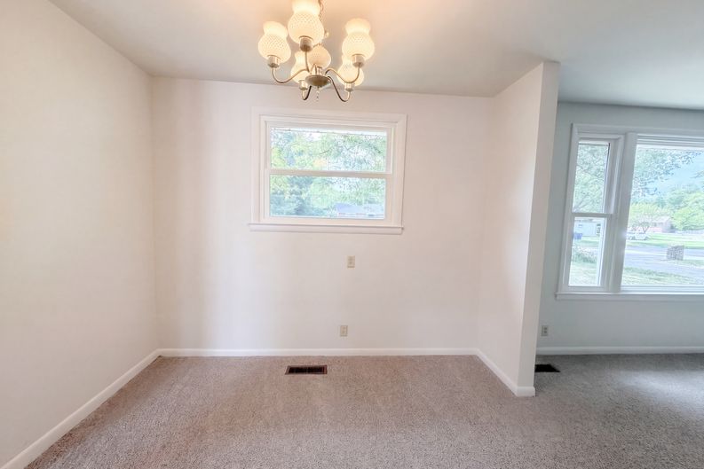 Photo 8 of 26 of 313 Lafayette Rd, Clarksville, TN