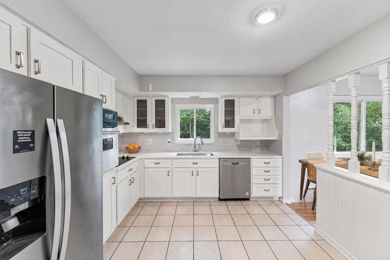 Photo 6 of 52 of 644 Wellfleet Dr, Bay Village, OH