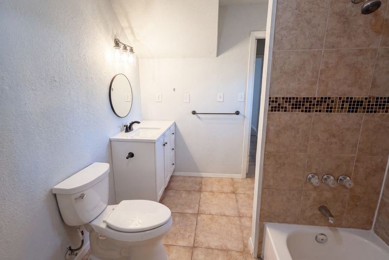Photo 10 of 17 of 4526 S Horseshoe Trl, The Colony, TX