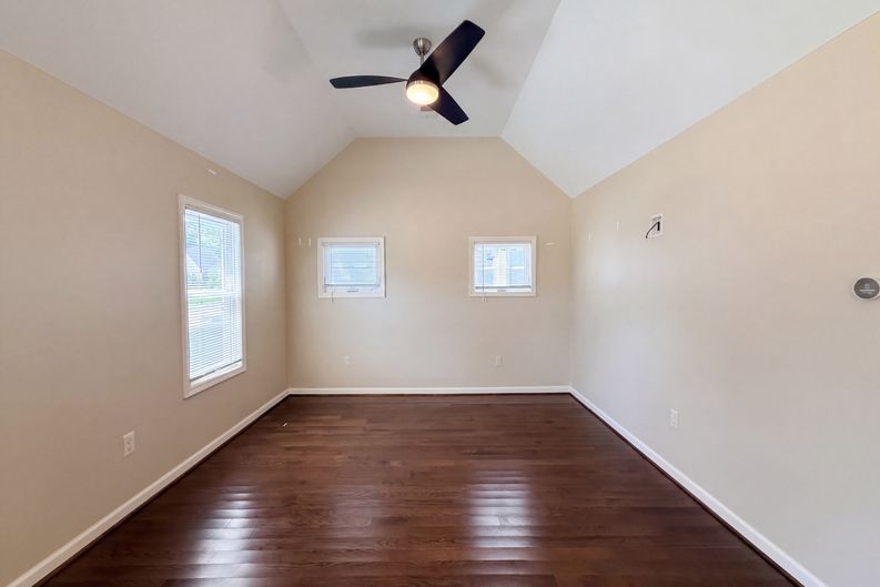 Photo 8 of 38 of 20919 Hollywood St, Harper Woods, MI