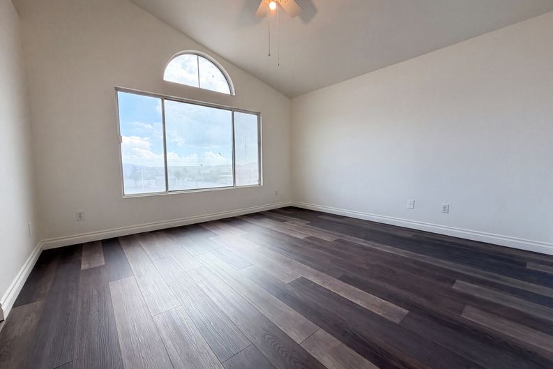 Photo 4 of 22 of 7504 Holloran Ct, Las Vegas, NV