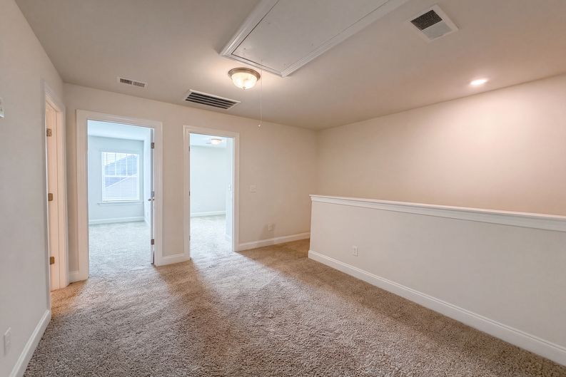 Photo 8 of 21 of 952 Oak Ridge Ln, Columbia, TN