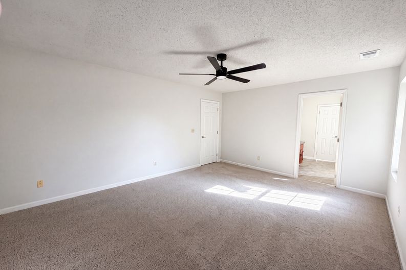 Photo 4 of 27 of 518 Glenfield Cir, Maryville, TN