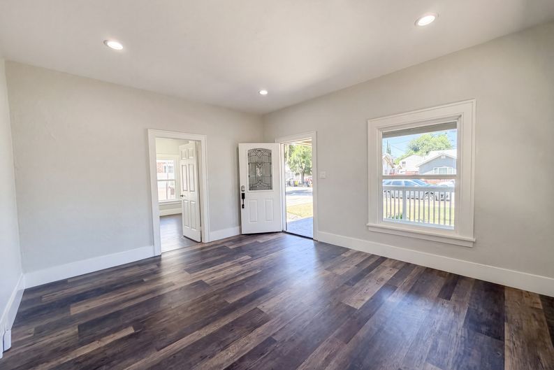 Photo 10 of 29 of 1860 W Willow St, Stockton, CA