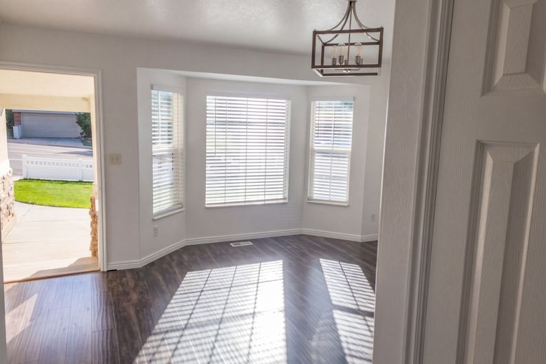 Photo 3 of 23 of 476 S 1500 E, Pleasant Grove, UT