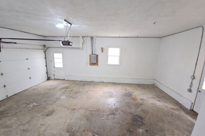 Photo 20 of 50 of 211 Roshon Dr, Medina, OH