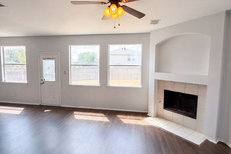 Photo 11 of 22 of 2220 Sumac Dr, Little Elm, TX