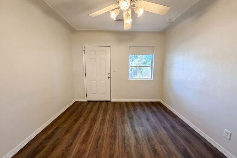 Photo 6 of 18 of 2235 45th Ave N, Saint Petersburg, FL