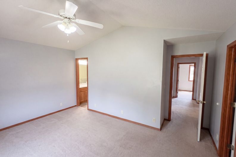 Photo 9 of 41 of 6505 E 44th St N, Bel Aire, KS