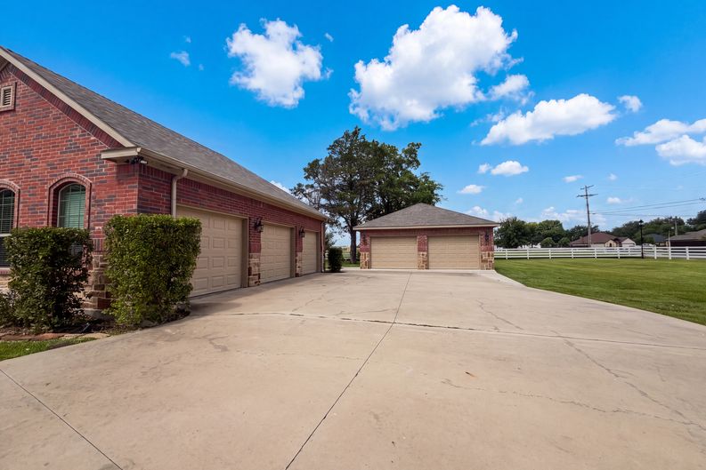 Photo 18 of 25 of 8580 Cedar Creek Ln, Greenville, TX