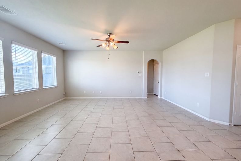 Photo 11 of 22 of 222 Ashley Way, Alvin, TX