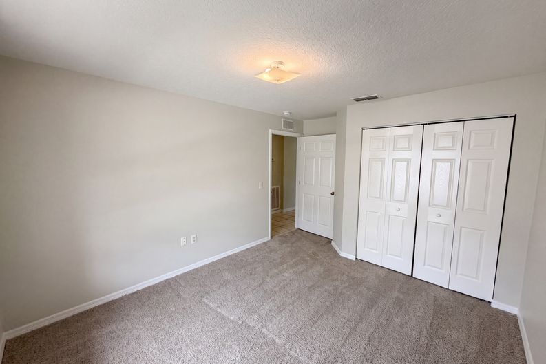 Photo 12 of 27 of 37209 Grassy Hill Ln, Dade City, FL