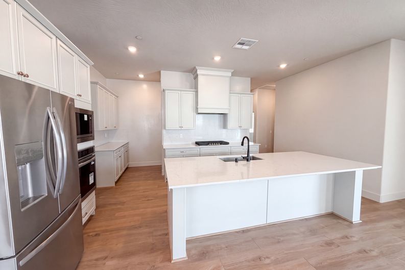 Photo 7 of 18 of 2262 N Marion Ave, Clovis, CA
