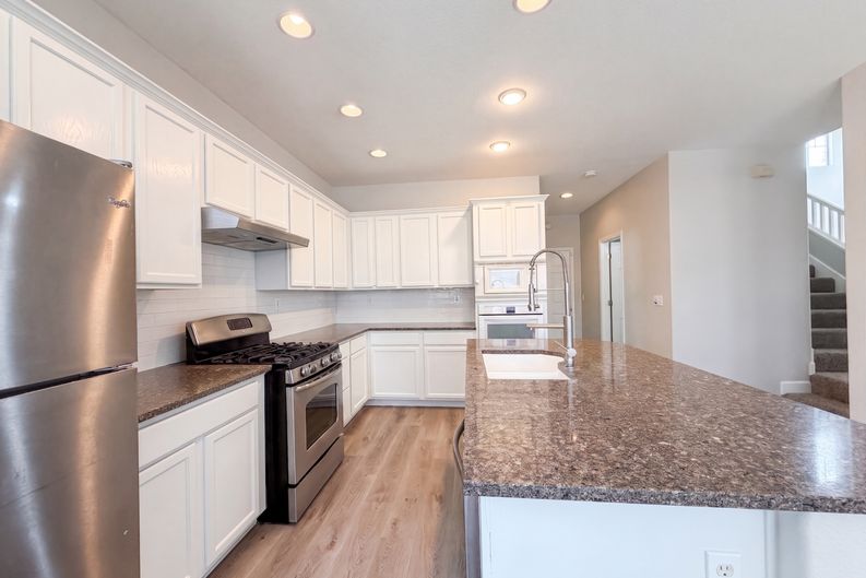 Photo 18 of 35 of 2571 Cantara Ct, Sacramento, CA