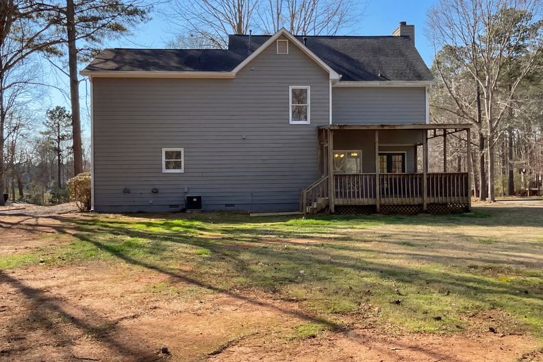 Photo 5 of 28 of 1012 Crown Corners Dr, McDonough, GA
