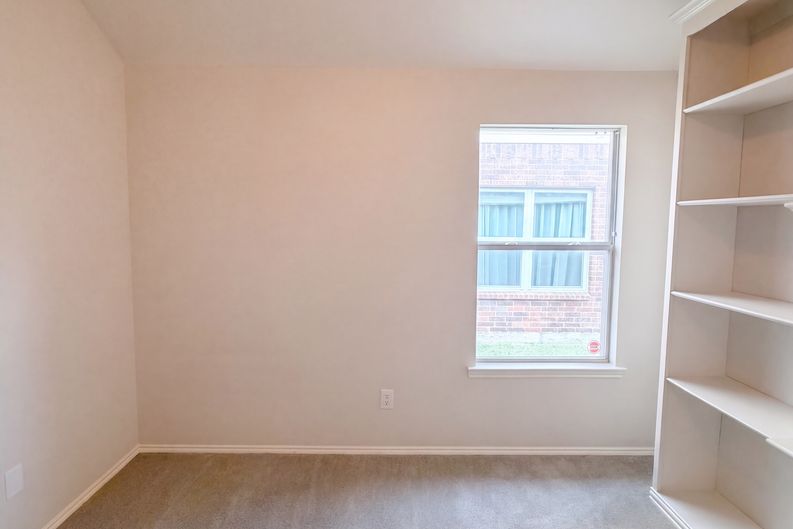 Photo 7 of 14 of 14609 Little Anne Dr, Little Elm, TX