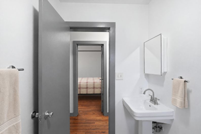 Photo 13 of 17 of 561 Formwalt St SW, Atlanta, GA