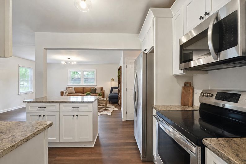Photo 8 of 21 of 1410 Graymont Dr SW, Atlanta, GA