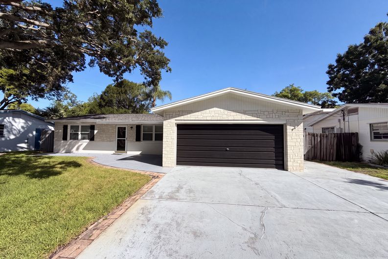 Photo 18 of 21 of 624 Sherman Rd, South Daytona, FL