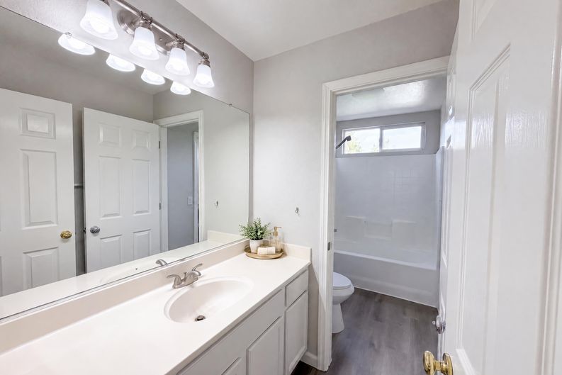Photo 23 of 35 of 2571 Cantara Ct, Sacramento, CA