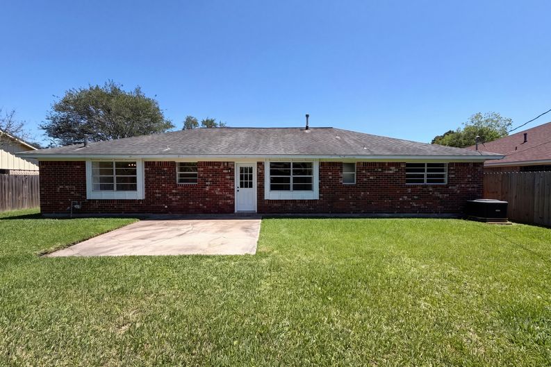 Photo 5 of 18 of 12614 A Bar Dr, Santa Fe, TX