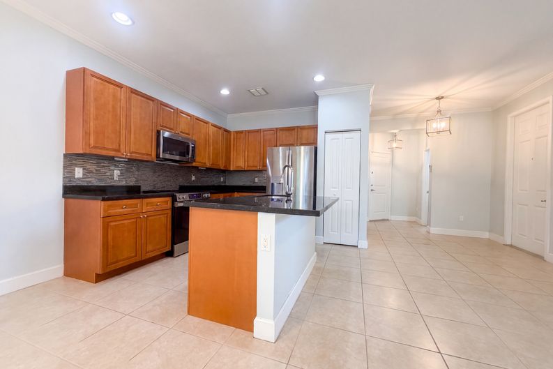 Photo 18 of 30 of 4967 NW 59th St, Tamarac, FL