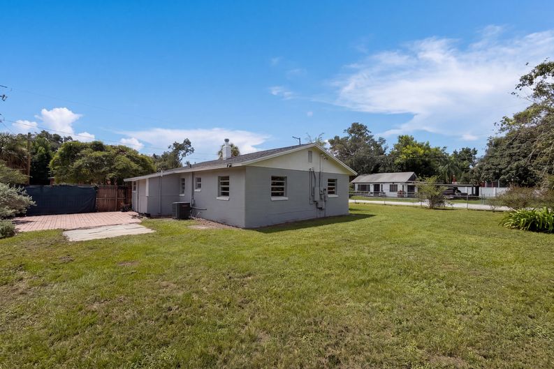 Photo 5 of 16 of 2406 E Curtis St, Tampa, FL