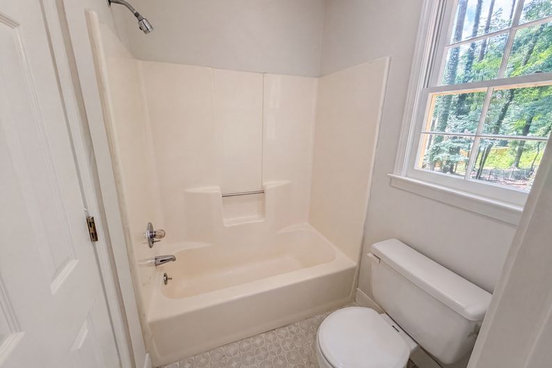 Photo 15 of 29 of 4379 Inns Brook Dr, Snellville, GA