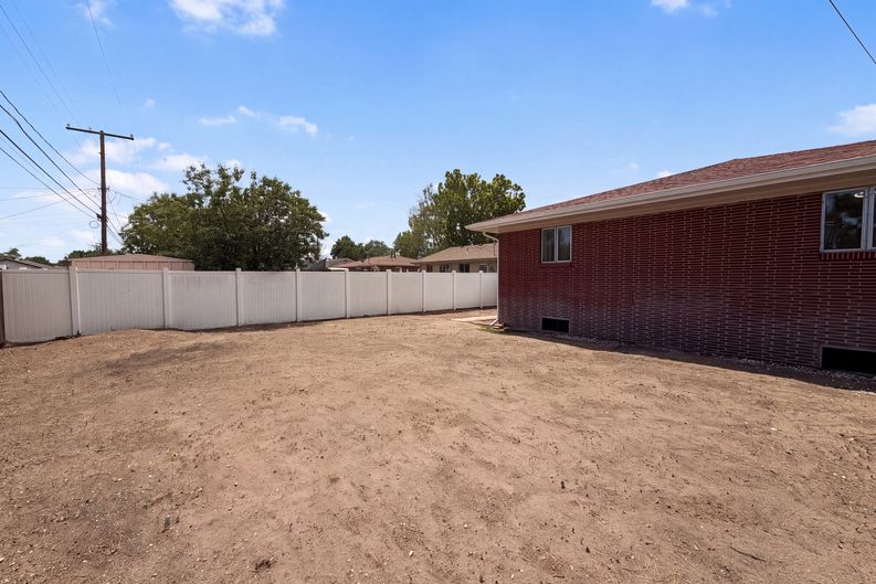 Photo 5 of 26 of 1302 E Egbert St, Brighton, CO