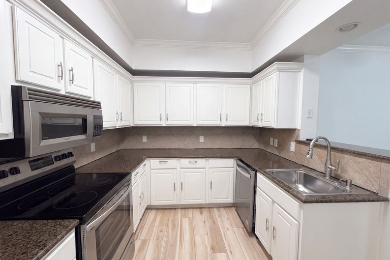 Photo 6 of 19 of 2601 Preston Rd, Plano, TX
