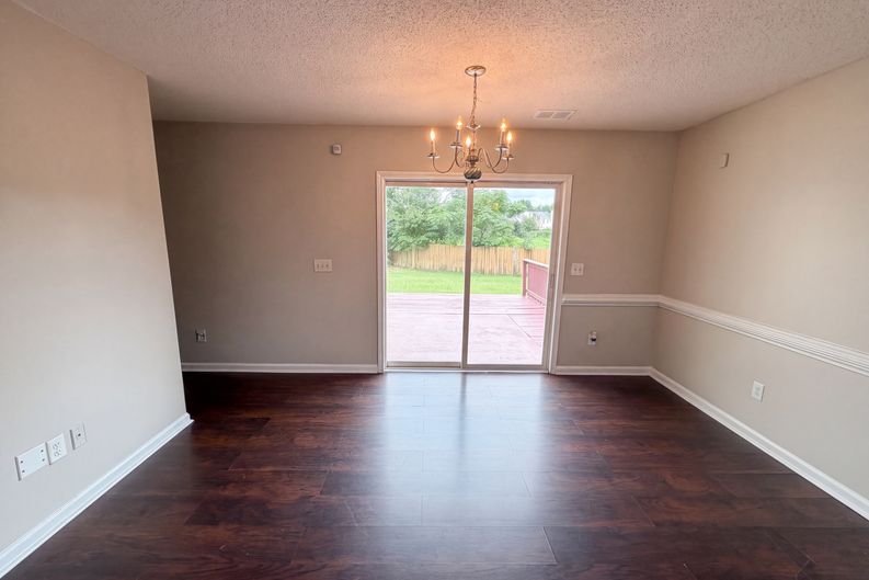 Photo 5 of 16 of 237 Arthurdale Dr, West Columbia, SC