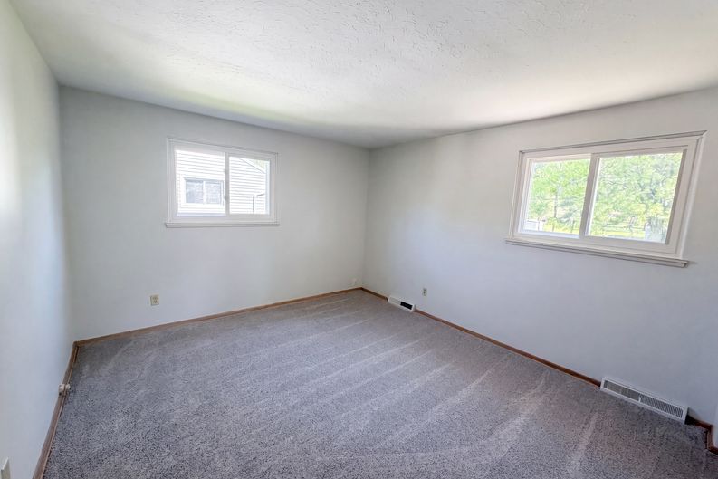 Photo 11 of 24 of 5444 Kenbridge Dr, Cleveland, OH