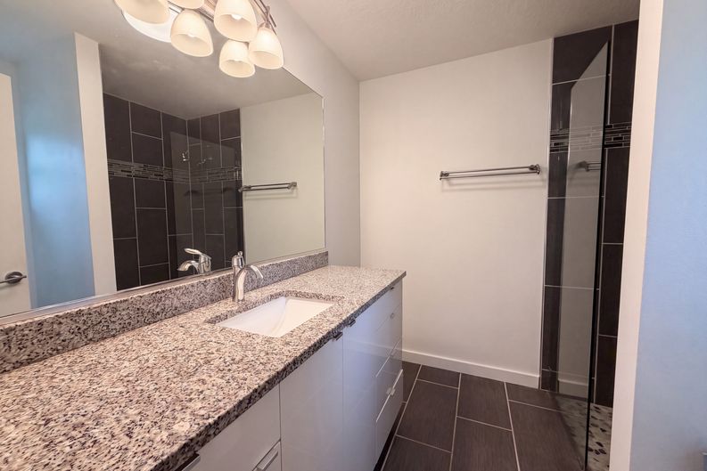 Photo 15 of 22 of 2840 S Shade Ave, Sarasota, FL