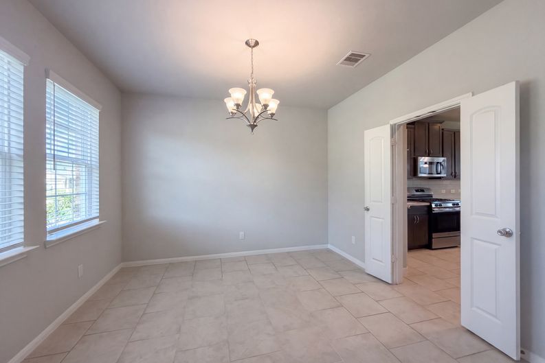 Photo 6 of 22 of 222 Ashley Way, Alvin, TX