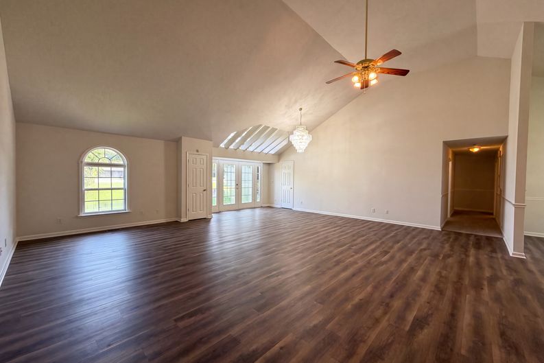 Photo 7 of 27 of 807 W Thompson Ln, Murfreesboro, TN