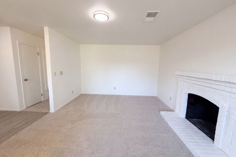 Photo 8 of 28 of 9149 Starina Way, Sacramento, CA