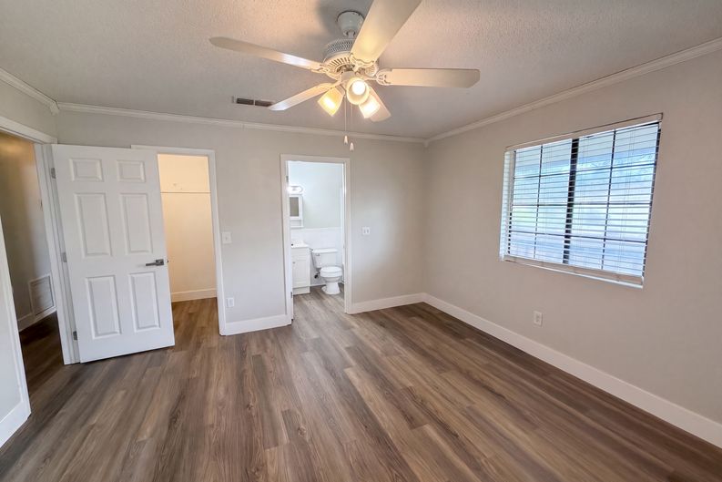Photo 4 of 33 of 9307 8th Ave, Orlando, FL