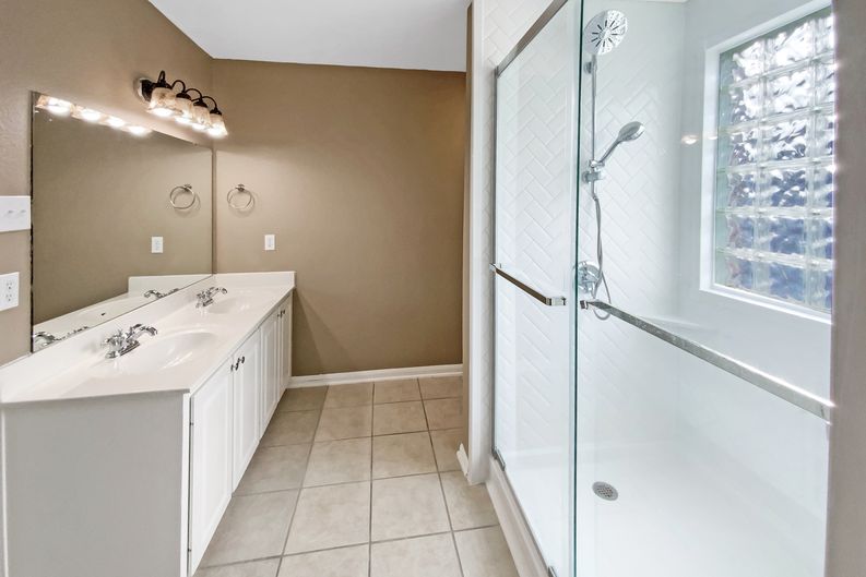 Photo 10 of 16 of 5202 Oster Dr, Killeen, TX