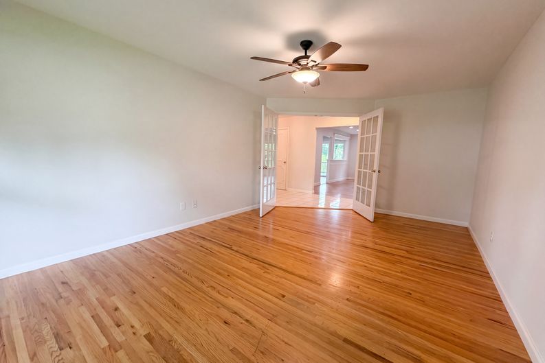 Photo 9 of 25 of 207 Renaldo Dr, Chesterfield, MO
