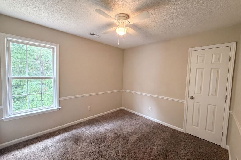 Photo 11 of 21 of 128 Morena Dr, Holly Springs, NC