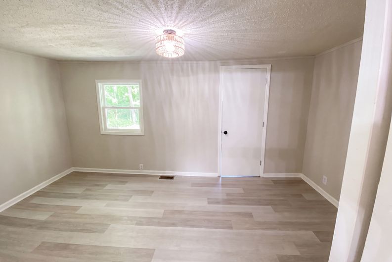 Photo 12 of 32 of 630 S Lee St, Batesburg, SC