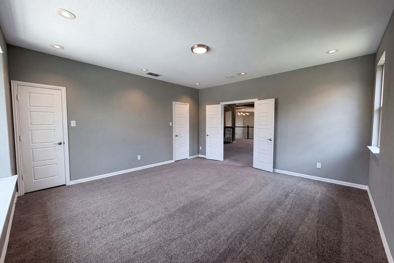 Photo 18 of 42 of 7221 Durand Dr, Irving, TX
