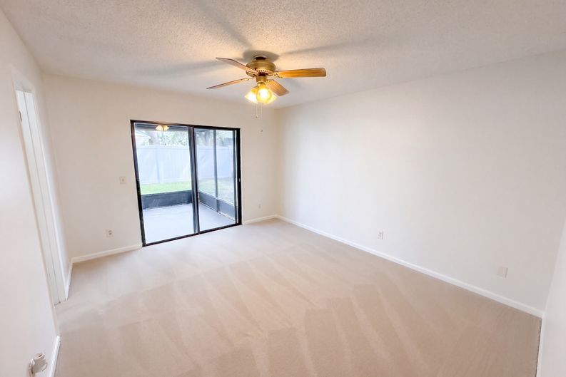 Photo 4 of 25 of 10033 Creekwater Blvd, Orlando, FL