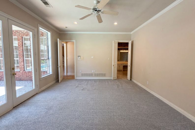 Photo 4 of 27 of 2533 Vista Creek Ct, Garland, TX