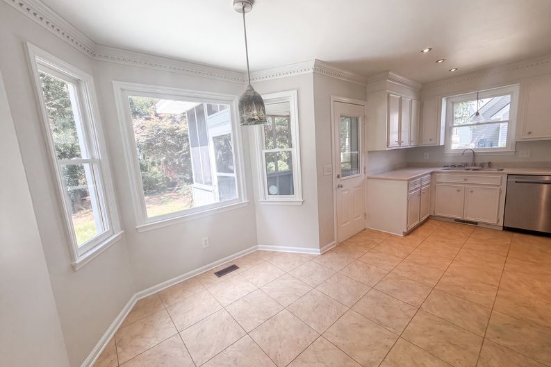 Photo 6 of 37 of 153 Courtney Oak Dr, West Columbia, SC